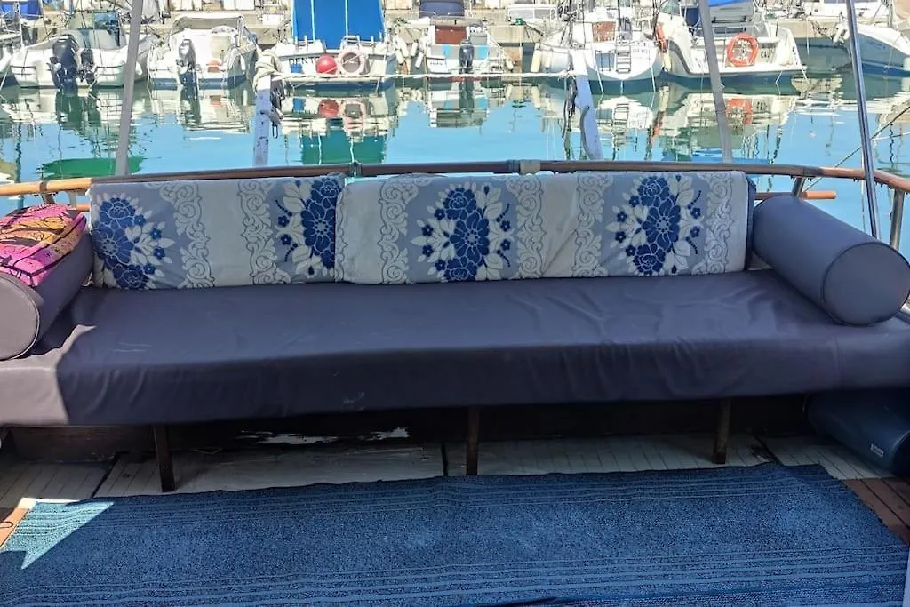 Precioso Barco En Barcelona Hotel Badalona Spain