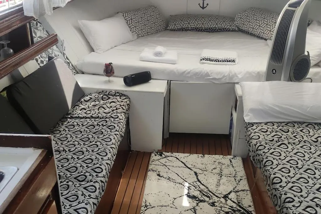 Precioso Barco En Barcelona Hotel Badalona 0*,