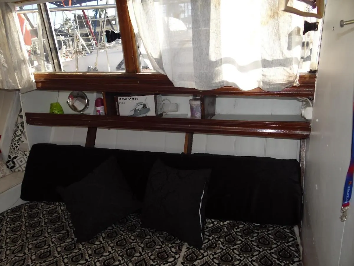 Precioso Barco En Barcelona Hotel Badalona