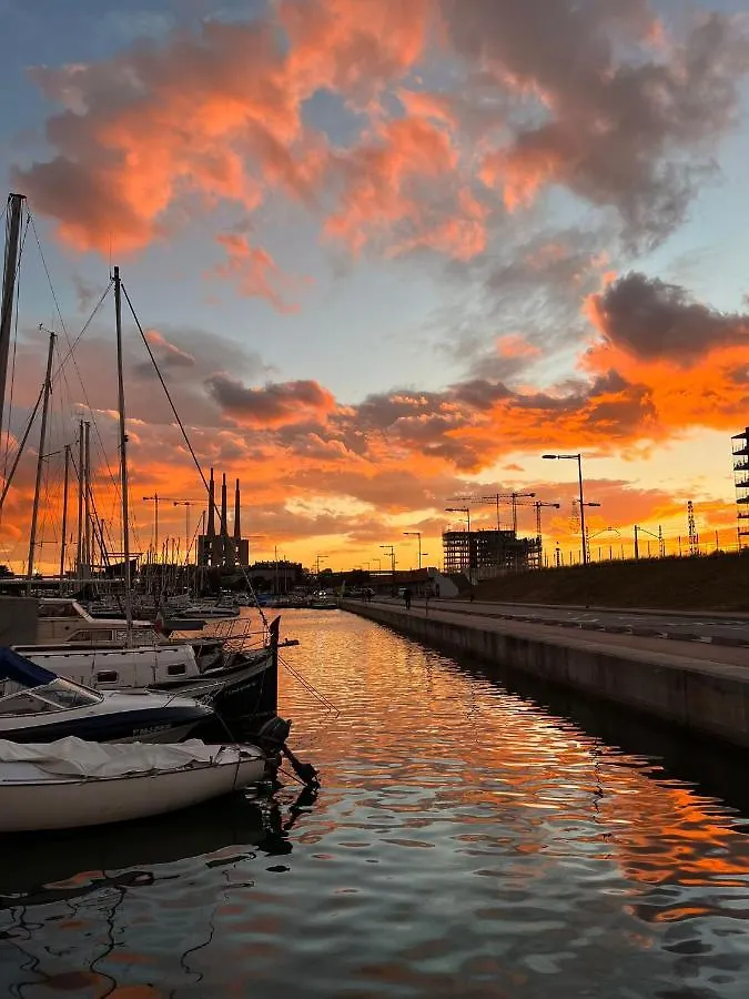 Precioso Barco En Barcelona Hotel Badalona